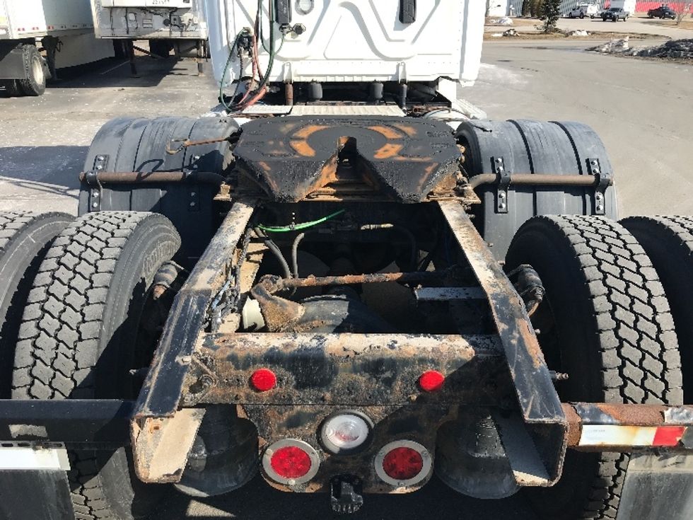 Day Cab Tractor-Heavy Duty Tractors-Freightliner-2017-Cascadia 12564ST-Londonderry-NH-357,864\n\t\tmiles-$ 33,000 - Image 6