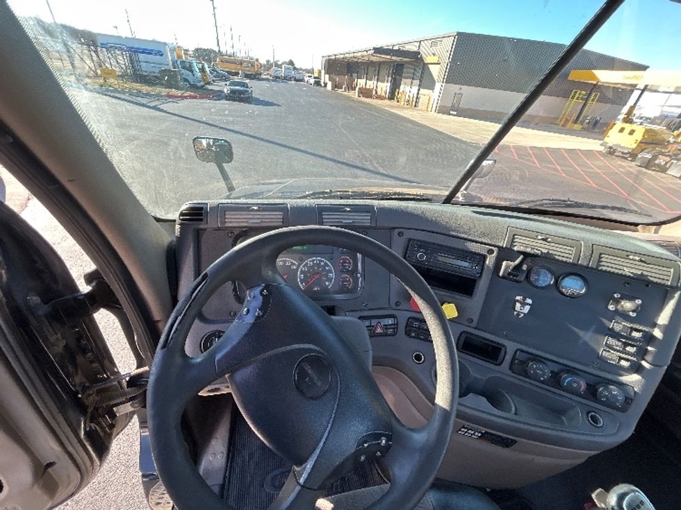 Day Cab Tractor-Heavy Duty Tractors-Freightliner-2017-Cascadia 12564ST-Lowell-AR-452,430\n\t\tmiles-$ 31,500 - Image 11