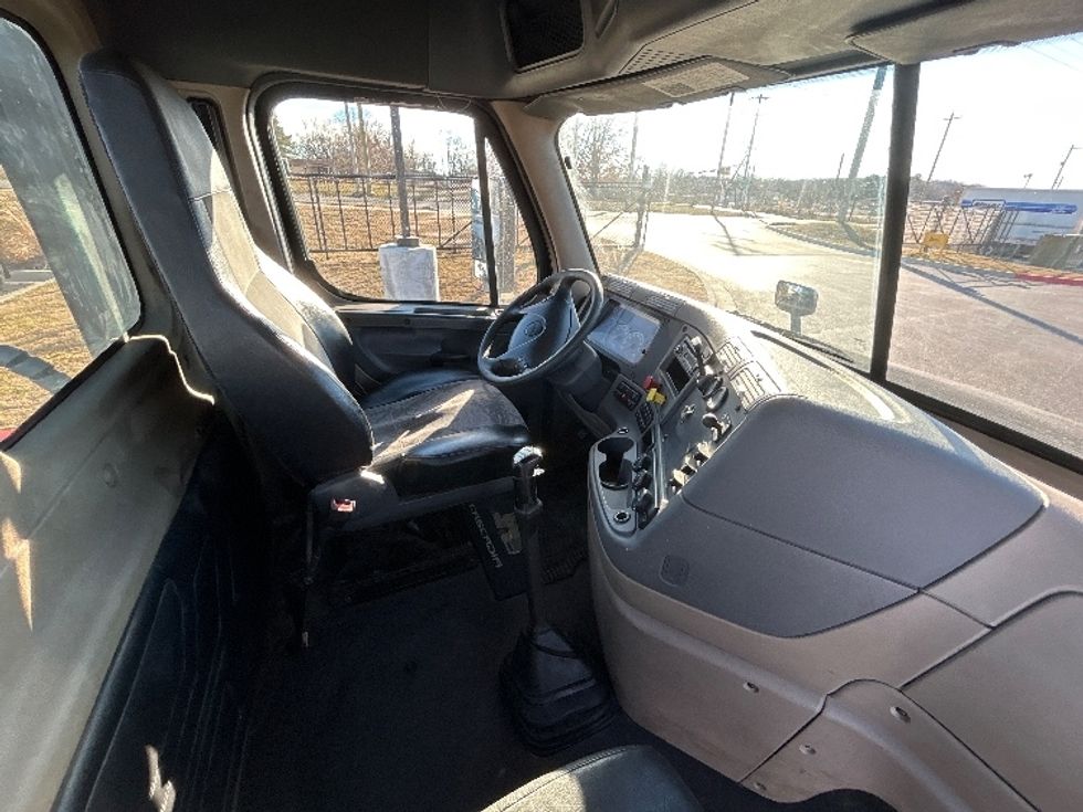 Day Cab Tractor-Heavy Duty Tractors-Freightliner-2017-Cascadia 12564ST-Lowell-AR-452,430\n\t\tmiles-$ 31,500 - Image 14
