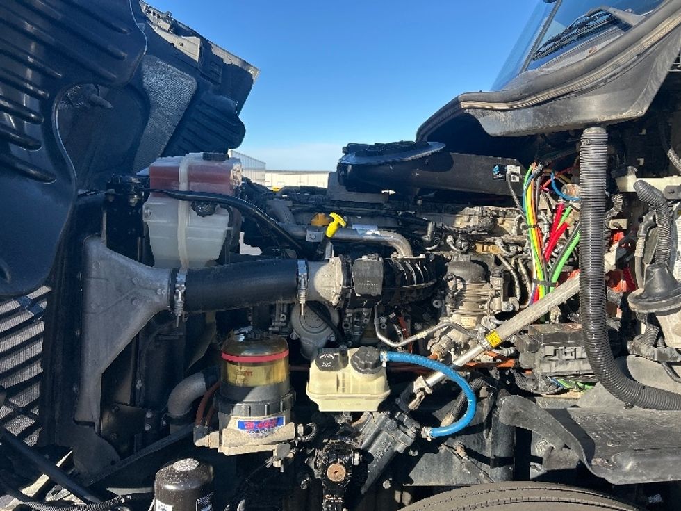 Day Cab Tractor-Heavy Duty Tractors-Freightliner-2017-Cascadia 12564ST-Lowell-AR-452,430\n\t\tmiles-$ 31,500 - Image 16