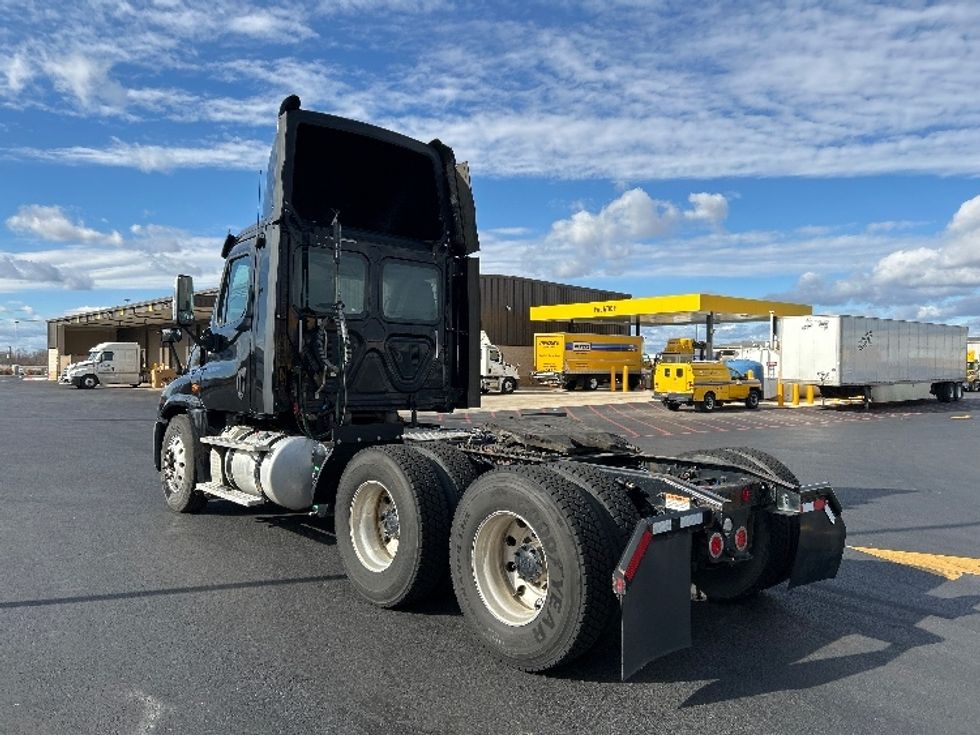 Day Cab Tractor-Heavy Duty Tractors-Freightliner-2017-Cascadia 12564ST-Lowell-AR-452,430\n\t\tmiles-$ 31,500 - Image 5