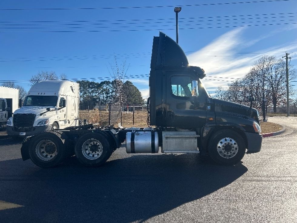 Day Cab Tractor-Heavy Duty Tractors-Freightliner-2017-Cascadia 12564ST-Lowell-AR-452,430\n\t\tmiles-$ 31,500 - Image 8