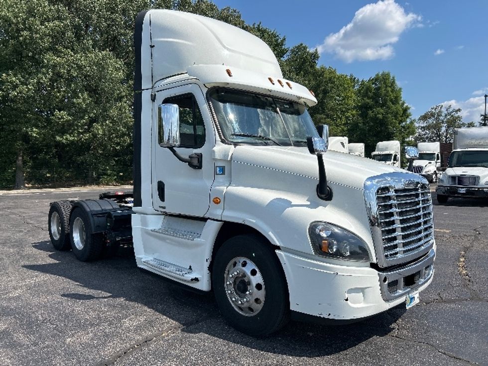 2020 Freightliner Cascadia 125" Sleeper Cab photo 16