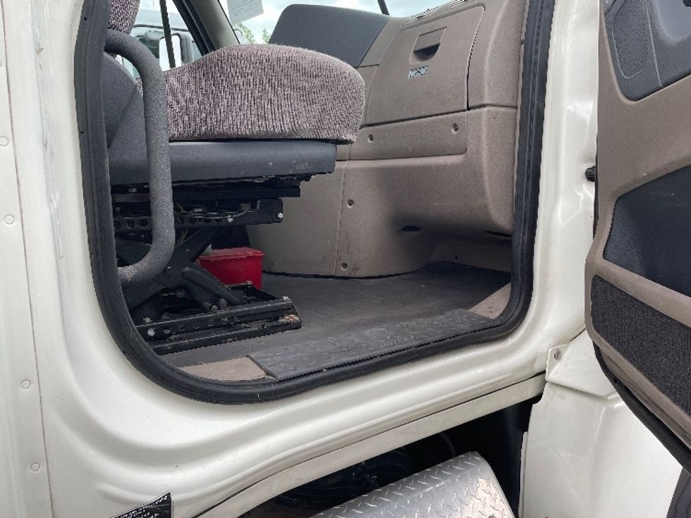 Day Cab Tractor-Heavy Duty Tractors-Freightliner-2017-Cascadia 12564ST-Middlefield-OH-607,272\n\t\tmiles-$ 30,250 - Image 12