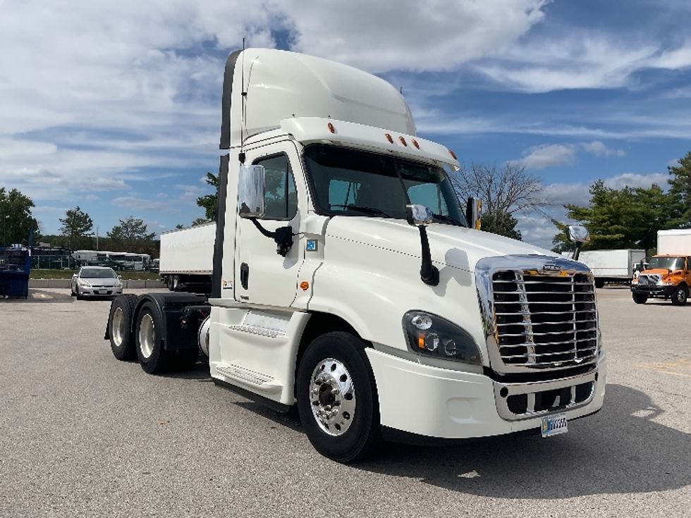Day Cab Tractor-Heavy Duty Tractors-Freightliner-2017-Cascadia 12564ST-Moberly-MO-499,463\n\t\tmiles-$ 35,750 - Image 1