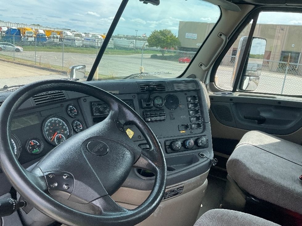 Day Cab Tractor-Heavy Duty Tractors-Freightliner-2017-Cascadia 12564ST-Moberly-MO-499,463\n\t\tmiles-$ 35,750 - Image 10