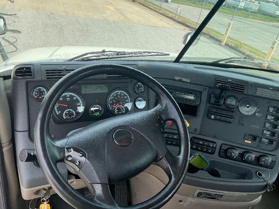 Day Cab Tractor-Heavy Duty Tractors-Freightliner-2017-Cascadia 12564ST-Moberly-MO-499,463\n\t\tmiles-$ 35,750 - Image 11