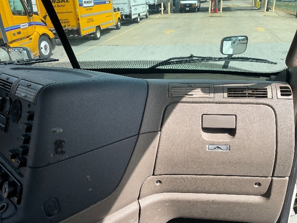 Day Cab Tractor-Heavy Duty Tractors-Freightliner-2017-Cascadia 12564ST-Moberly-MO-499,463\n\t\tmiles-$ 35,750 - Image 13