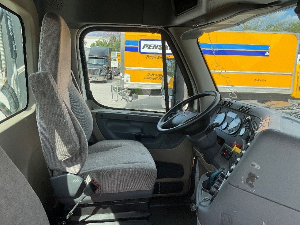 Day Cab Tractor-Heavy Duty Tractors-Freightliner-2017-Cascadia 12564ST-Moberly-MO-499,463\n\t\tmiles-$ 35,750 - Image 14