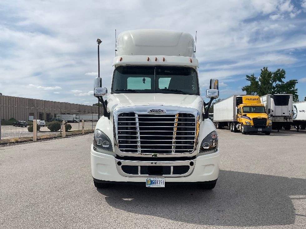 Day Cab Tractor-Heavy Duty Tractors-Freightliner-2017-Cascadia 12564ST-Moberly-MO-499,463\n\t\tmiles-$ 35,750 - Image 2