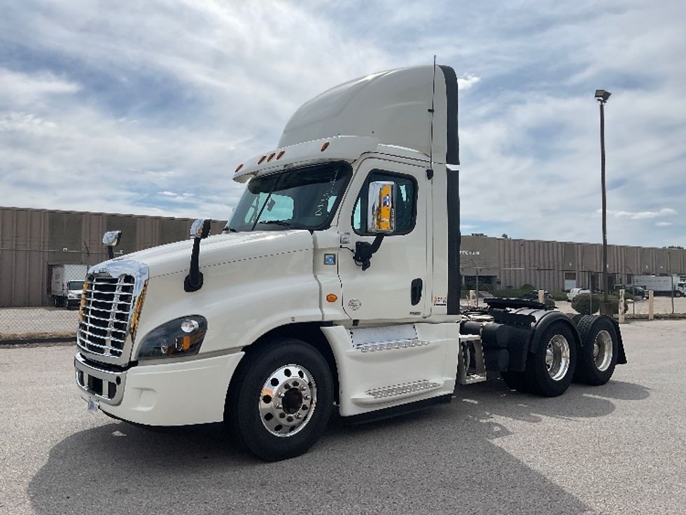 Day Cab Tractor-Heavy Duty Tractors-Freightliner-2017-Cascadia 12564ST-Moberly-MO-499,463\n\t\tmiles-$ 35,750 - Image 3