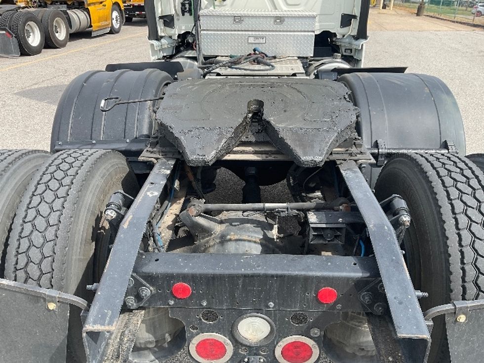 Day Cab Tractor-Heavy Duty Tractors-Freightliner-2017-Cascadia 12564ST-Moberly-MO-499,463\n\t\tmiles-$ 35,750 - Image 6