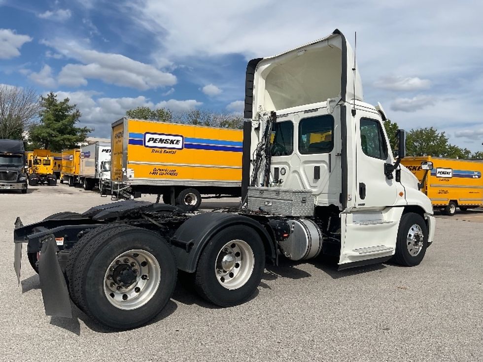 Day Cab Tractor-Heavy Duty Tractors-Freightliner-2017-Cascadia 12564ST-Moberly-MO-499,463\n\t\tmiles-$ 35,750 - Image 7