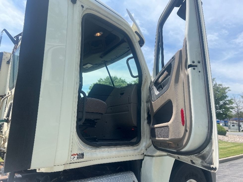 Day Cab Tractor-Heavy Duty Tractors-Freightliner-2017-Cascadia 12564ST-Montgomery-NY-510,225\n\t\tmiles-$ 30,000 - Image 11