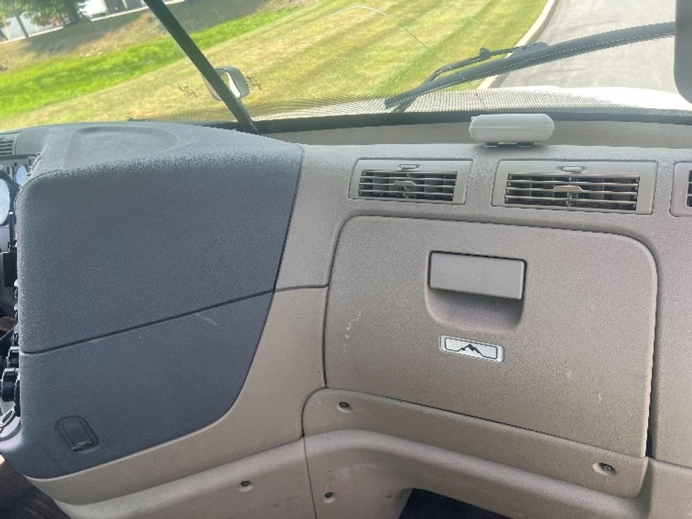 Day Cab Tractor-Heavy Duty Tractors-Freightliner-2017-Cascadia 12564ST-Montgomery-NY-510,225\n\t\tmiles-$ 30,000 - Image 12