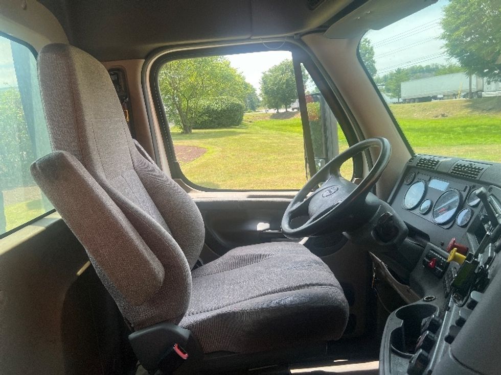 Day Cab Tractor-Heavy Duty Tractors-Freightliner-2017-Cascadia 12564ST-Montgomery-NY-510,225\n\t\tmiles-$ 30,000 - Image 13