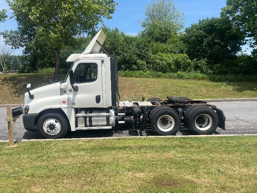 Day Cab Tractor-Heavy Duty Tractors-Freightliner-2017-Cascadia 12564ST-Montgomery-NY-510,225\n\t\tmiles-$ 30,000 - Image 3