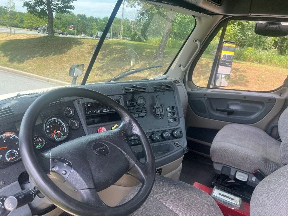 Day Cab Tractor-Heavy Duty Tractors-Freightliner-2017-Cascadia 12564ST-Montgomery-NY-510,225\n\t\tmiles-$ 30,000 - Image 9