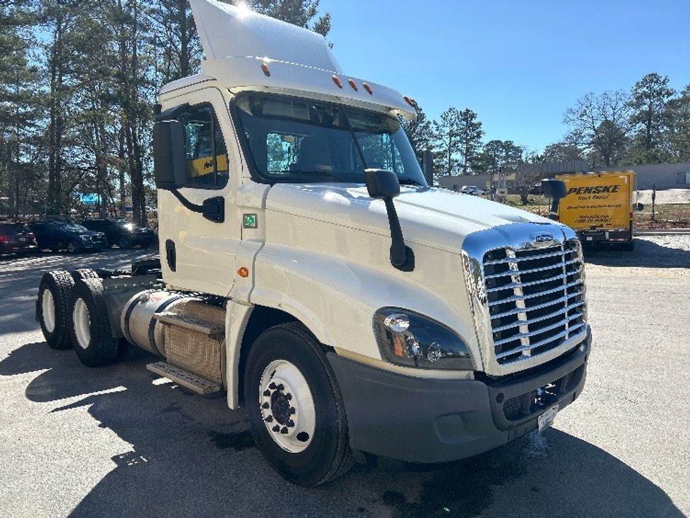 Day Cab Tractor-Heavy Duty Tractors-Freightliner-2017-Cascadia 12564ST-Newnan-GA-239,822\n\t\tmiles-$ 47,000 - Image 1