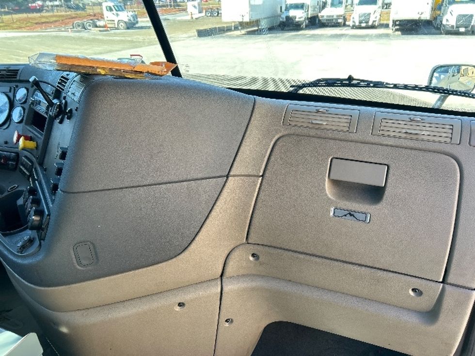 Day Cab Tractor-Heavy Duty Tractors-Freightliner-2017-Cascadia 12564ST-Newnan-GA-239,822\n\t\tmiles-$ 47,000 - Image 13