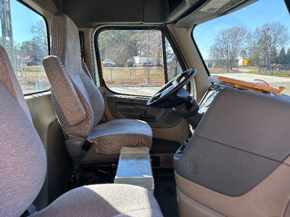 Day Cab Tractor-Heavy Duty Tractors-Freightliner-2017-Cascadia 12564ST-Newnan-GA-239,822\n\t\tmiles-$ 47,000 - Image 14