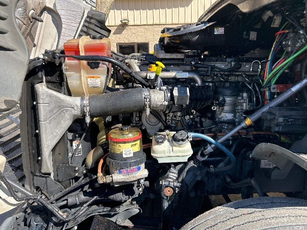 Day Cab Tractor-Heavy Duty Tractors-Freightliner-2017-Cascadia 12564ST-Newnan-GA-239,822\n\t\tmiles-$ 47,000 - Image 16