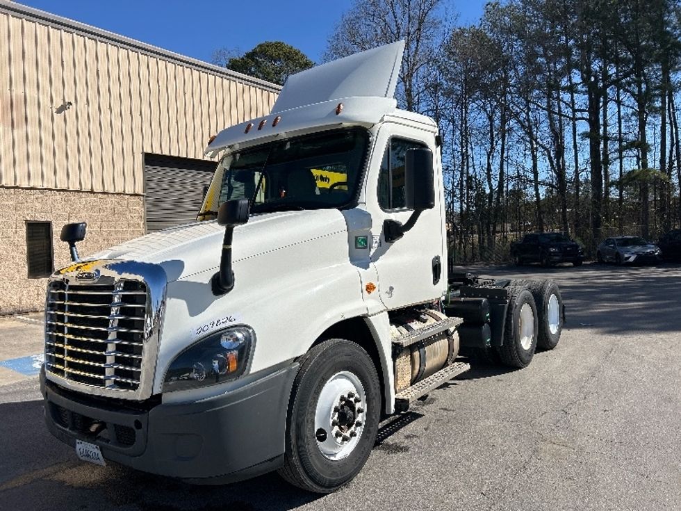 Day Cab Tractor-Heavy Duty Tractors-Freightliner-2017-Cascadia 12564ST-Newnan-GA-239,822\n\t\tmiles-$ 47,000 - Image 3