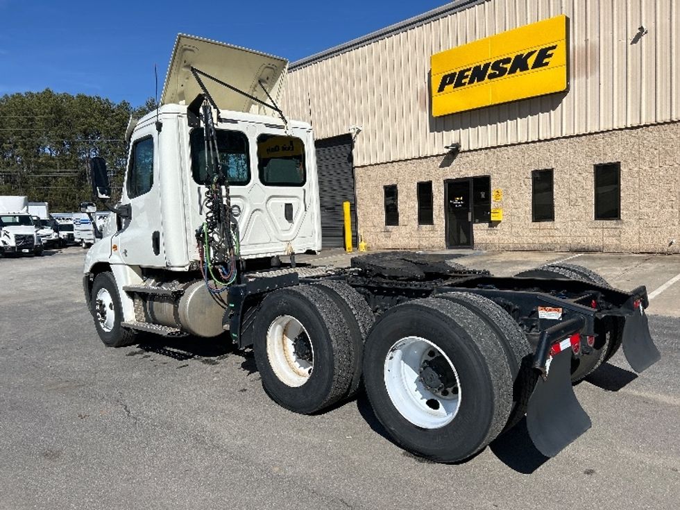 Day Cab Tractor-Heavy Duty Tractors-Freightliner-2017-Cascadia 12564ST-Newnan-GA-239,822\n\t\tmiles-$ 47,000 - Image 5
