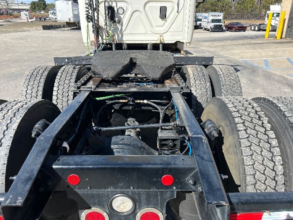 Day Cab Tractor-Heavy Duty Tractors-Freightliner-2017-Cascadia 12564ST-Newnan-GA-239,822\n\t\tmiles-$ 47,000 - Image 6