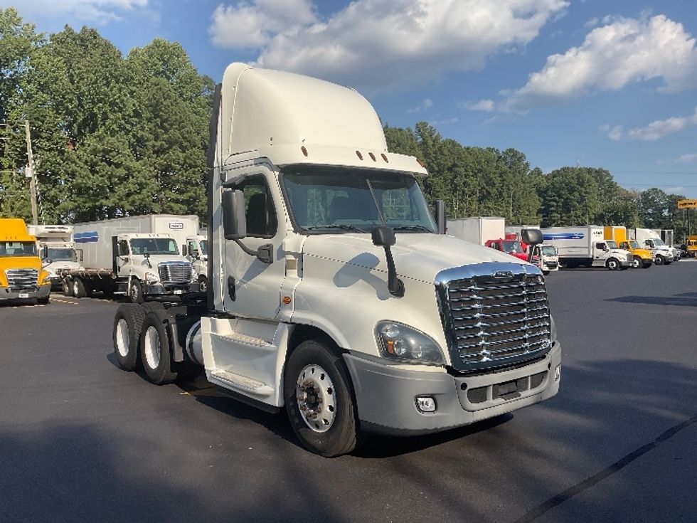 Day Cab Tractor-Heavy Duty Tractors-Freightliner-2017-Cascadia 12564ST-Norcross-GA-644,912\n\t\tmiles-$ 24,500 - Image 1