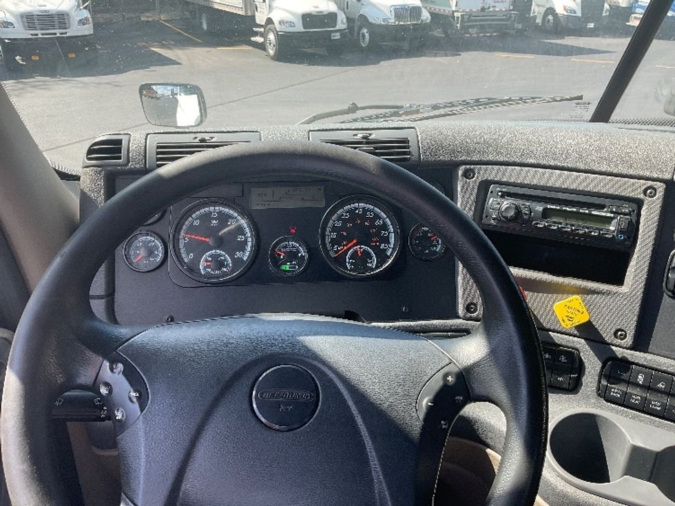 Day Cab Tractor-Heavy Duty Tractors-Freightliner-2017-Cascadia 12564ST-Norcross-GA-644,912\n\t\tmiles-$ 24,500 - Image 11