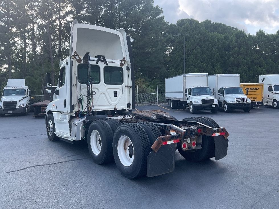 Day Cab Tractor-Heavy Duty Tractors-Freightliner-2017-Cascadia 12564ST-Norcross-GA-644,912\n\t\tmiles-$ 24,500 - Image 5