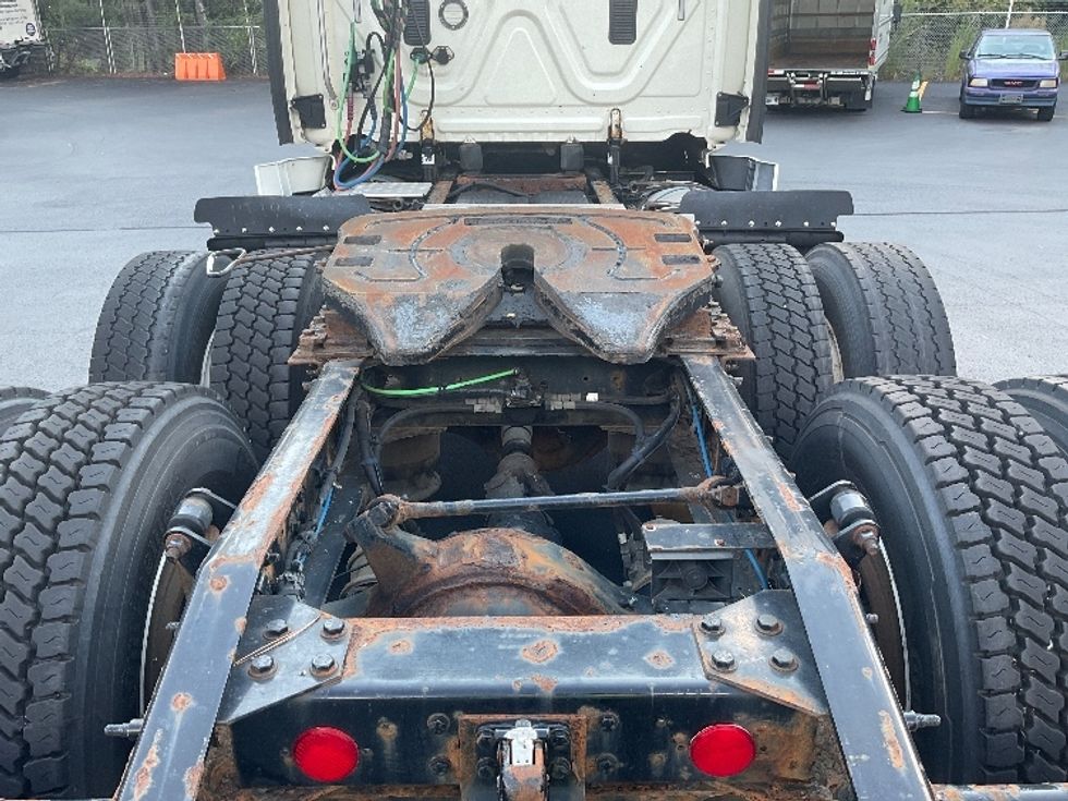 Day Cab Tractor-Heavy Duty Tractors-Freightliner-2017-Cascadia 12564ST-Norcross-GA-644,912\n\t\tmiles-$ 24,500 - Image 6