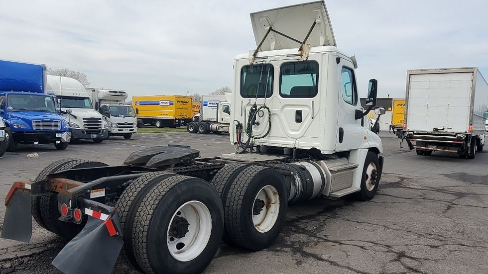 Day Cab Tractor-Heavy Duty Tractors-Freightliner-2017-Cascadia 12564ST-North Bergen-NJ-529,802\n\t\tmiles-$ 29,750 - Image 7