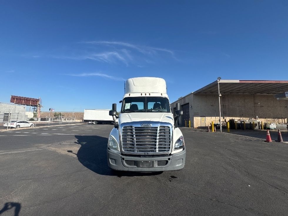 Day Cab Tractor-Heavy Duty Tractors-Freightliner-2017-Cascadia 12564ST-Phoenix-AZ-437,312\n\t\tmiles-$ 33,750 - Image 2