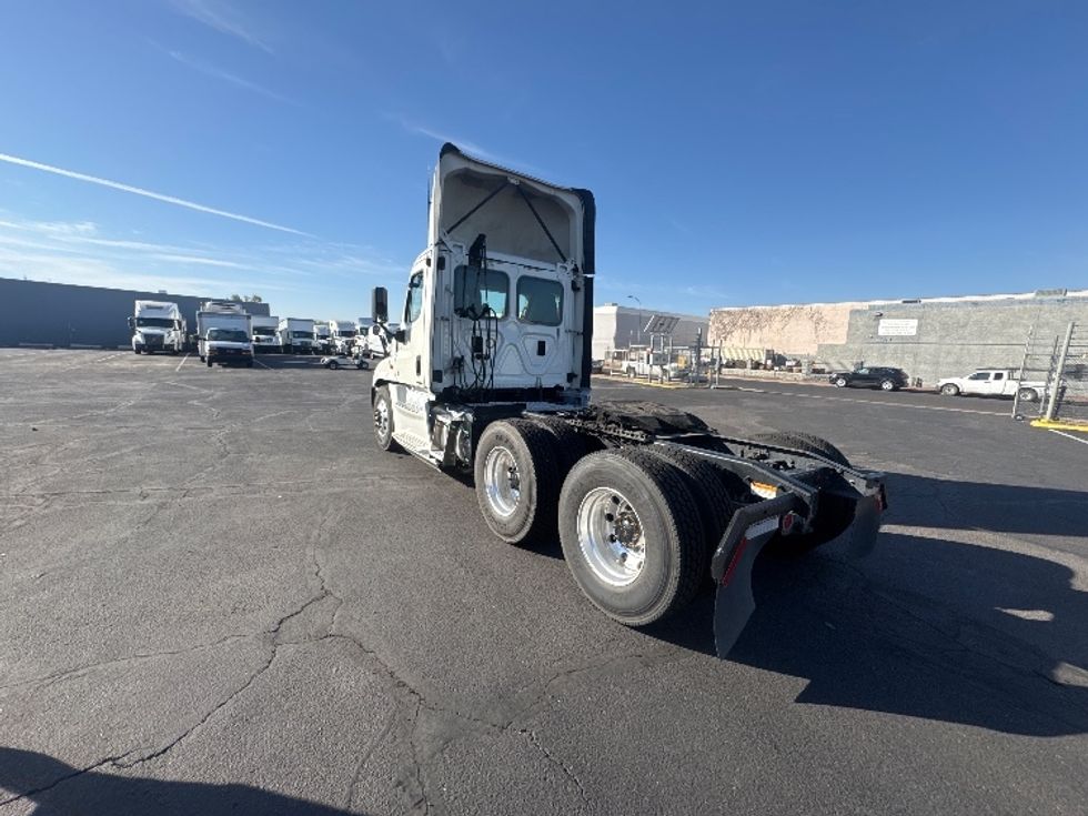 Day Cab Tractor-Heavy Duty Tractors-Freightliner-2017-Cascadia 12564ST-Phoenix-AZ-437,312\n\t\tmiles-$ 33,750 - Image 5