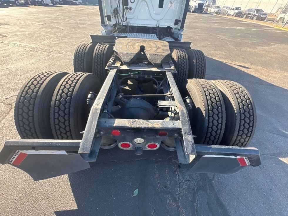 Day Cab Tractor-Heavy Duty Tractors-Freightliner-2017-Cascadia 12564ST-Phoenix-AZ-437,312\n\t\tmiles-$ 33,750 - Image 6