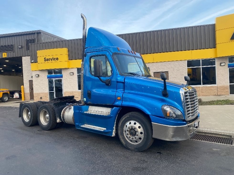 Day Cab Tractor-Heavy Duty Tractors-Freightliner-2017-Cascadia 12564ST-Pittsburgh-PA-356,044\n\t\tmiles-$ 33,500 - Image 1