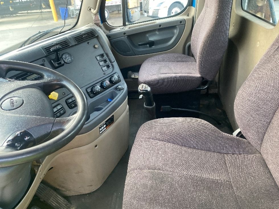 Day Cab Tractor-Heavy Duty Tractors-Freightliner-2017-Cascadia 12564ST-Pittsburgh-PA-356,044\n\t\tmiles-$ 33,500 - Image 10