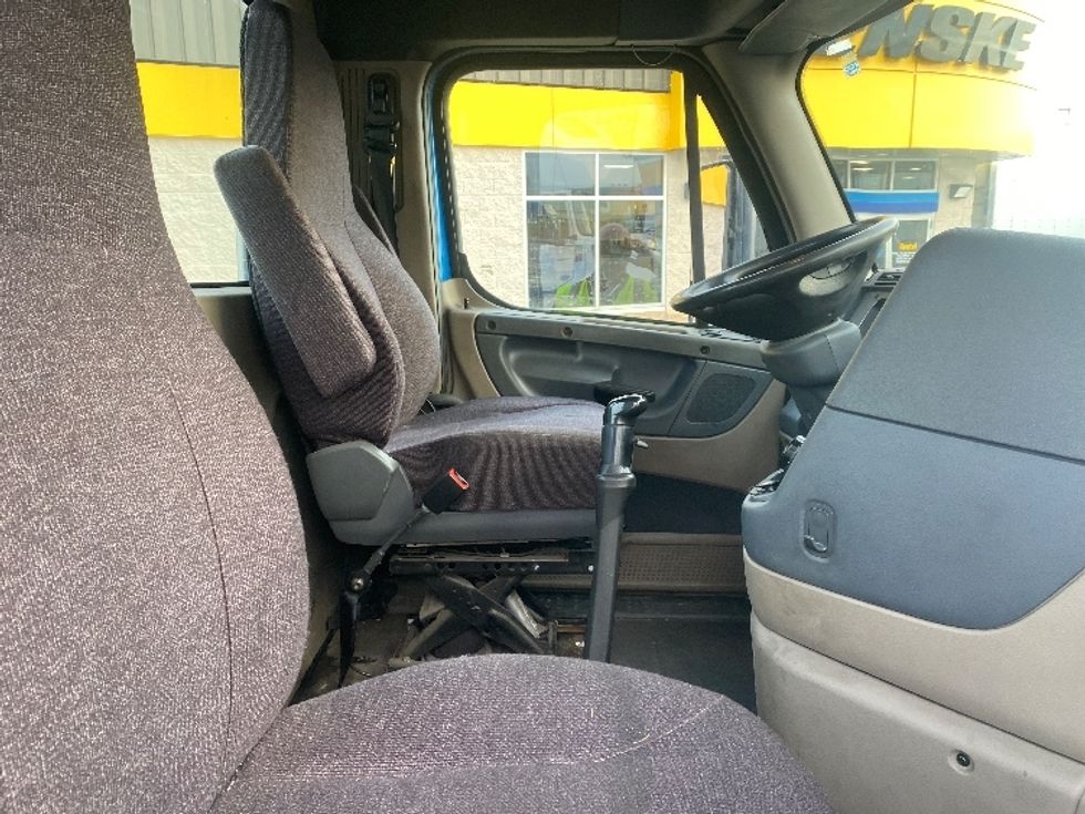 Day Cab Tractor-Heavy Duty Tractors-Freightliner-2017-Cascadia 12564ST-Pittsburgh-PA-356,044\n\t\tmiles-$ 33,500 - Image 14