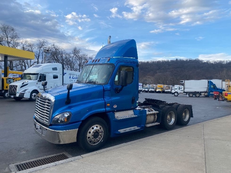 Day Cab Tractor-Heavy Duty Tractors-Freightliner-2017-Cascadia 12564ST-Pittsburgh-PA-356,044\n\t\tmiles-$ 33,500 - Image 3