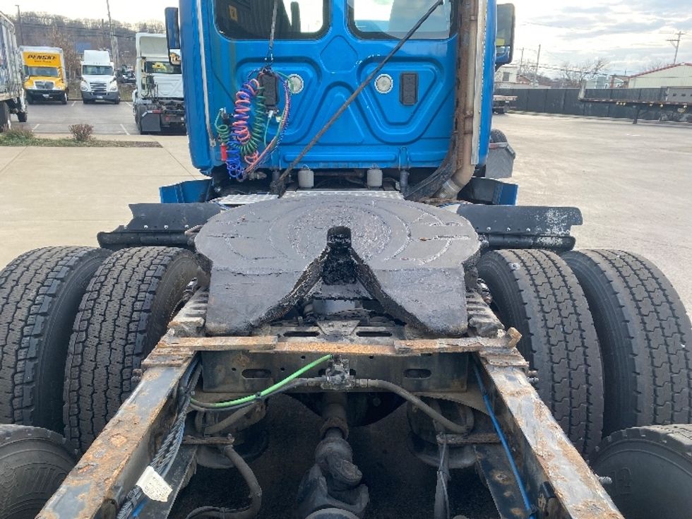 Day Cab Tractor-Heavy Duty Tractors-Freightliner-2017-Cascadia 12564ST-Pittsburgh-PA-356,044\n\t\tmiles-$ 33,500 - Image 6