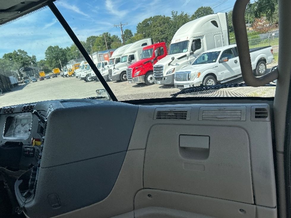 Day Cab Tractor-Heavy Duty Tractors-Freightliner-2017-Cascadia 12564ST-Prince George-VA-431,741\n\t\tmiles-$ 37,000 - Image 13