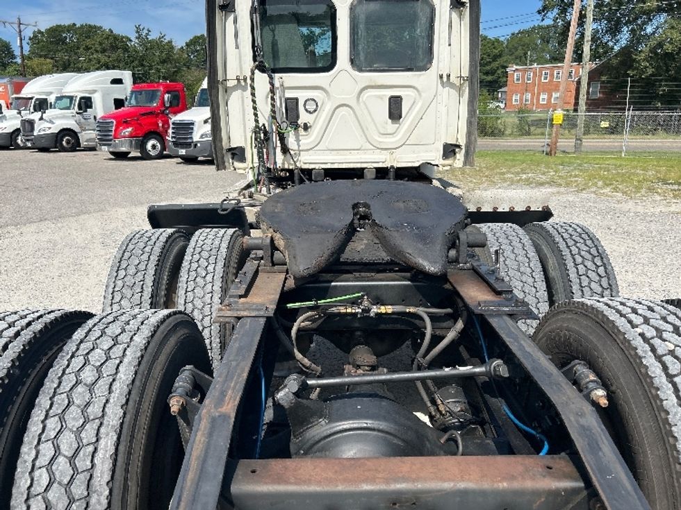 Day Cab Tractor-Heavy Duty Tractors-Freightliner-2017-Cascadia 12564ST-Prince George-VA-431,741\n\t\tmiles-$ 37,000 - Image 6