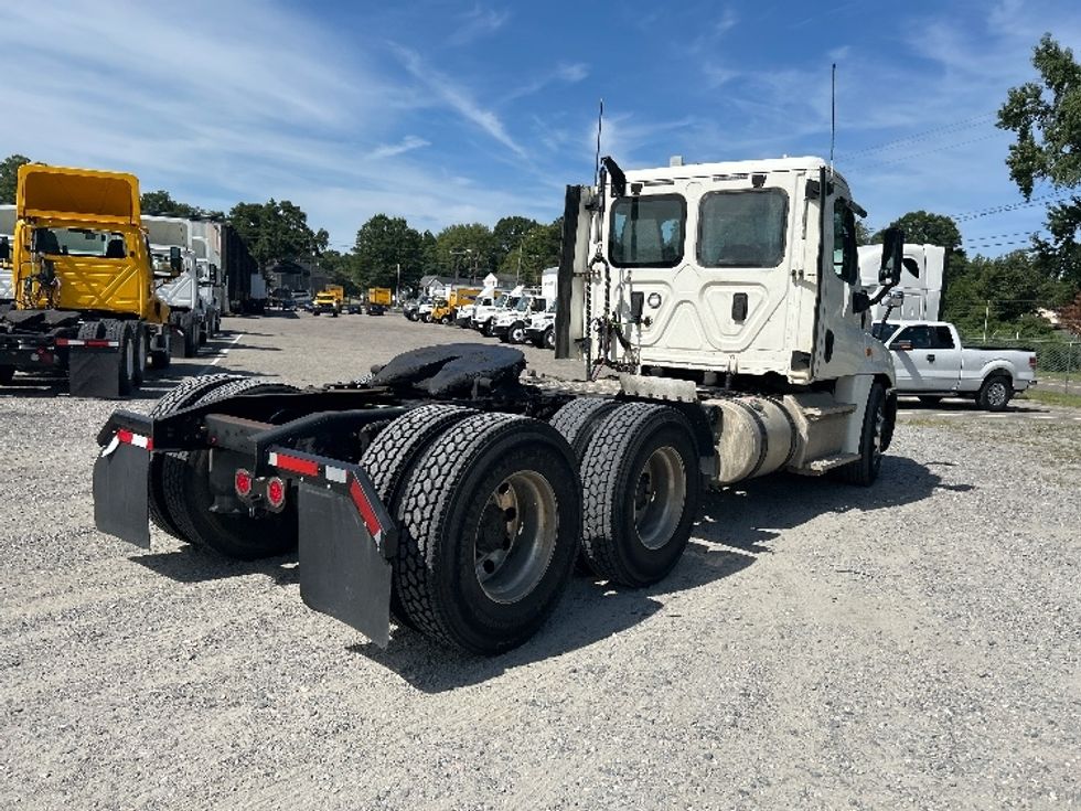 Day Cab Tractor-Heavy Duty Tractors-Freightliner-2017-Cascadia 12564ST-Prince George-VA-431,741\n\t\tmiles-$ 37,000 - Image 7