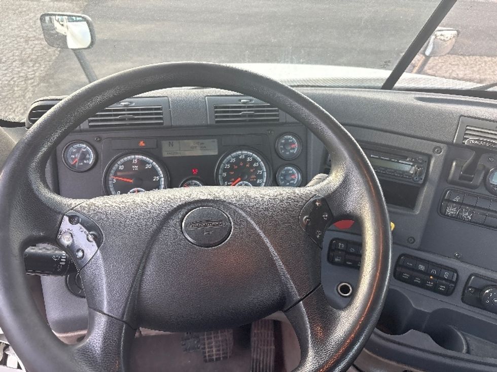 Day Cab Tractor-Heavy Duty Tractors-Freightliner-2017-Cascadia 12564ST-Prince George-VA-448,293\n\t\tmiles-$ 26,500 - Image 10