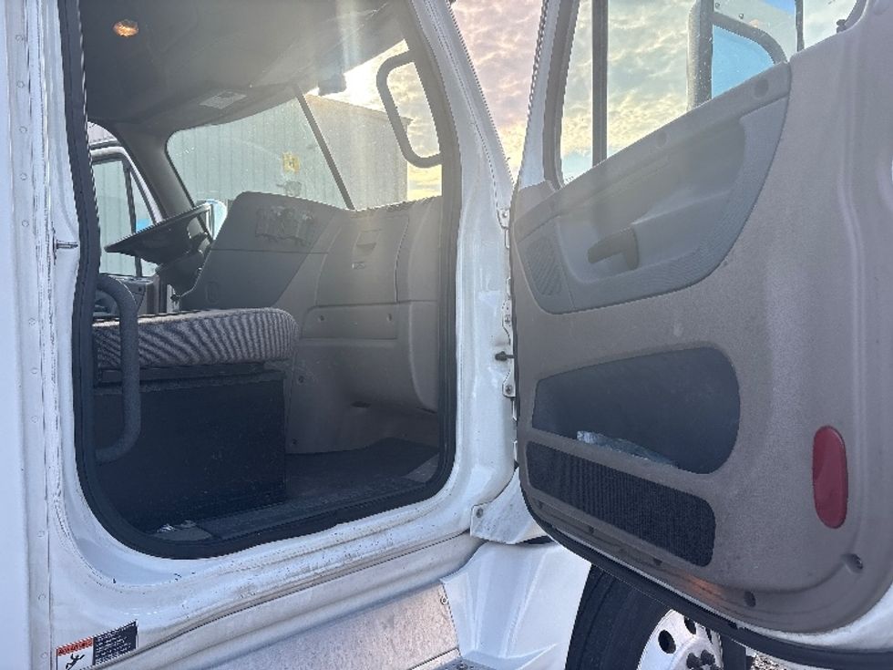 Day Cab Tractor-Heavy Duty Tractors-Freightliner-2017-Cascadia 12564ST-Prince George-VA-448,293\n\t\tmiles-$ 26,500 - Image 11