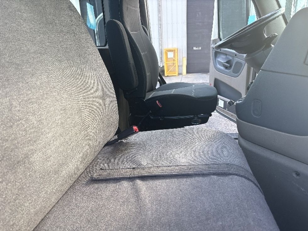 Day Cab Tractor-Heavy Duty Tractors-Freightliner-2017-Cascadia 12564ST-Prince George-VA-448,293\n\t\tmiles-$ 26,500 - Image 13