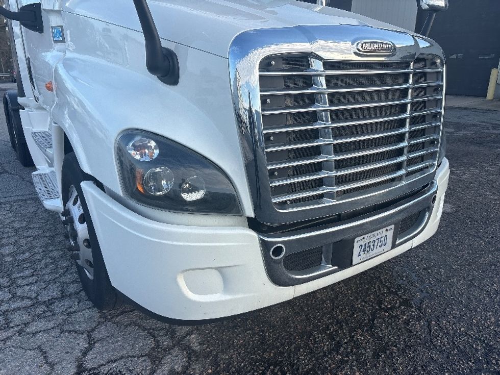 Day Cab Tractor-Heavy Duty Tractors-Freightliner-2017-Cascadia 12564ST-Prince George-VA-448,293\n\t\tmiles-$ 26,500 - Image 17