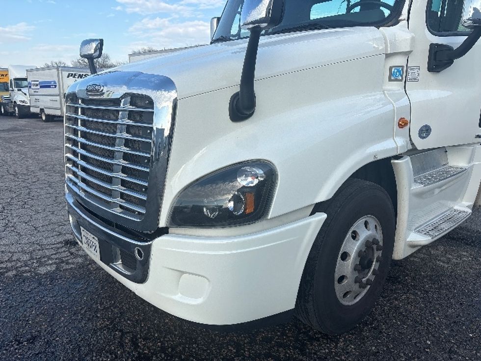Day Cab Tractor-Heavy Duty Tractors-Freightliner-2017-Cascadia 12564ST-Prince George-VA-448,293\n\t\tmiles-$ 26,500 - Image 19